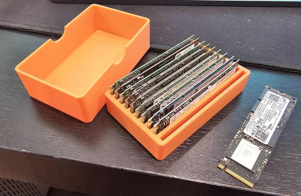 10x M.2 SSD Organizer w/ Lid